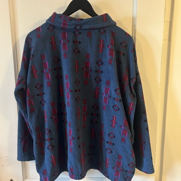 Eddie Bauer Navy and Burgundy Patterned Fleece - Picture 2 of 4